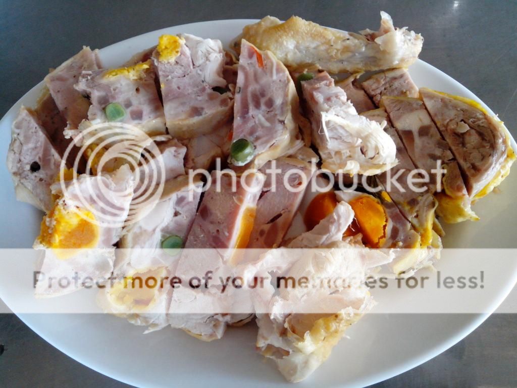 gà Tam Hoàng rút xương nhồi jambong hột vịt muối, Quà tết độc đáo. - 10